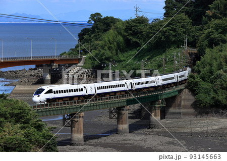 有明海沿いを走る特急かもめ 93145663