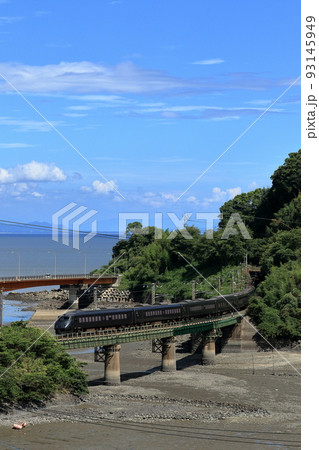 有明海沿いを走る特急かもめ 有明海沿いを走る特急かもめ 93145949