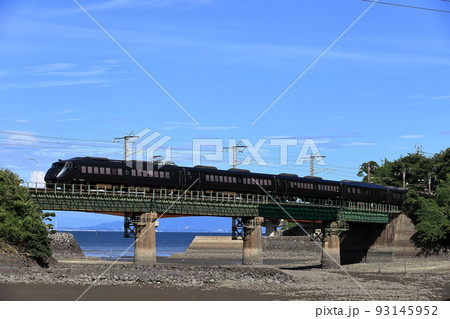 有明海沿いを走る特急かもめ 93145952