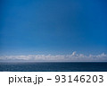 夏の青空と雲 93146203