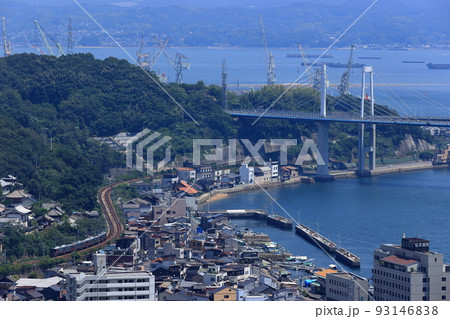 尾道大橋と山陽本線普通列車 93146838