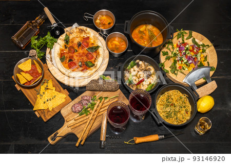 一般的なイタリア料理の数々 Variety of typical Italian dishes 一般的なイタリア料理の数々 Variety of typical Italian dishes 93146920