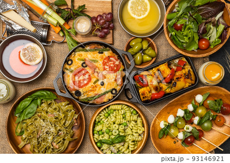 一般的なイタリア料理の数々 Variety of typical Italian dishes 一般的なイタリア料理の数々 Variety of typical Italian dishes 93146921