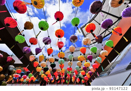 青空とアジアンなランタン祭り・フェスティバル 93147122