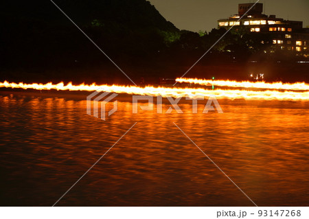 長良川鵜飼の総がらみの光跡 93147268