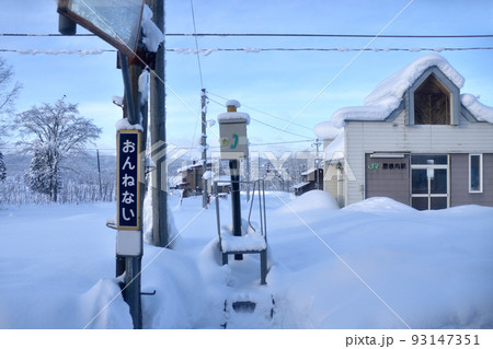 2021年12月、北海道の旭川駅から稚内駅までの宗谷本線の風景 93147351