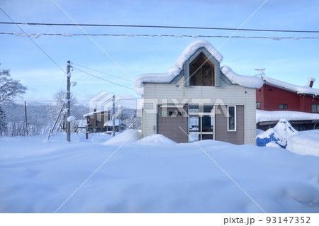 2021年12月、北海道の旭川駅から稚内駅までの宗谷本線の風景 93147352