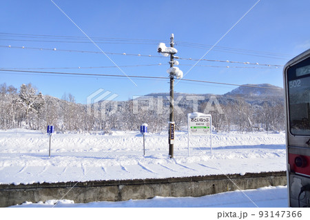 2021年12月、北海道の旭川駅から稚内駅までの宗谷本線の風景 93147366