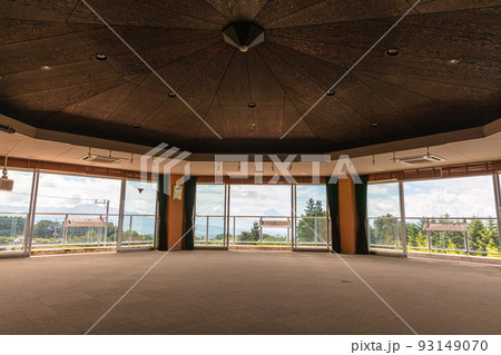 三分一湧水館の展望ホールから見た富士山 三分一湧水館の展望ホールから見た富士山 93149070