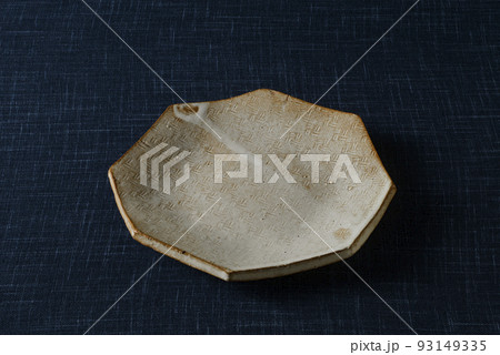 和皿の背景素材 93149335
