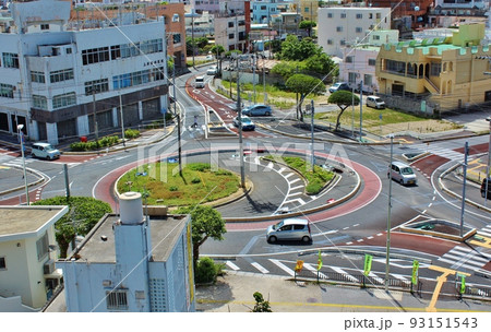 ラウンドアバウト化した糸満ロータリー 93151543