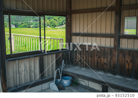 バス停留所の景色【長野県】 93152510