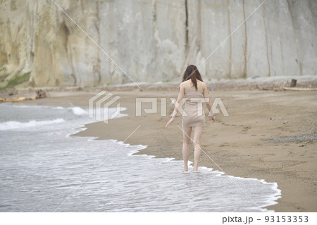夏の北海道乙部町の海岸で20代の女性のポートレートを撮影 夏の北海道乙部町の海岸で20代の女性のポートレートを撮影 93153353