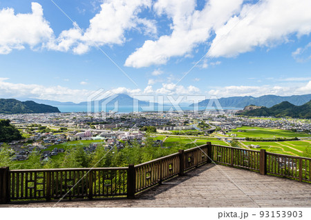 鹿児島県姶良市の高倉展望台からの風景　錦江湾と桜島の風景 93153903
