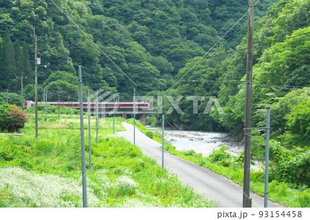 伯備線の西川橋梁を通過する出雲市行きやくも15号 岡山県新見市 伯備線の西川橋梁を通過する出雲市行きやくも15号 岡山県新見市 93154458