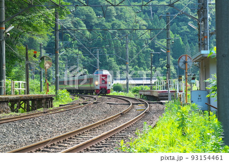 芸備線(伯備線)布原駅を通過する岡山行きやくも20号1 岡山県新見市 芸備線(伯備線)布原駅を通過する岡山行きやくも20号1 岡山県新見市 93154461