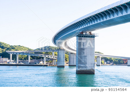 イタリアの建築家レンゾ・ピアノ氏が設計した牛深ハイヤ大橋 93154564