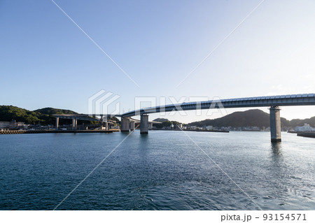 イタリアの建築家レンゾ・ピアノ氏が設計した牛深ハイヤ大橋 93154571