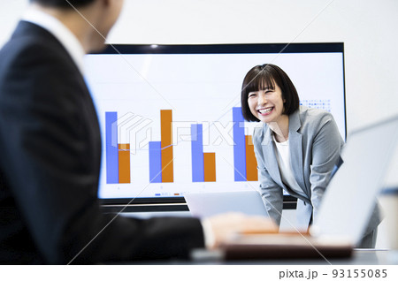ビジネス 女性 会議 ミーティング セミナー ビジネス 女性 会議 ミーティング セミナー 93155085