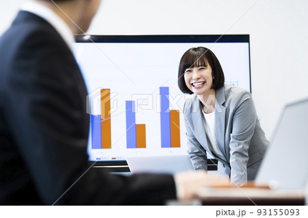 ビジネス 女性 会議 ミーティング セミナー ビジネス 女性 会議 ミーティング セミナー 93155093