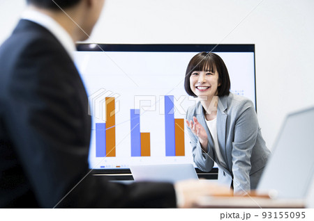 ビジネス 女性 会議 ミーティング セミナー ビジネス 女性 会議 ミーティング セミナー 93155095