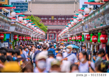 日本の東京都市景観 世界最多4週連続…行動制限なし。浅草寺はコロナ禍前の賑わい…＝8月15日 93155839