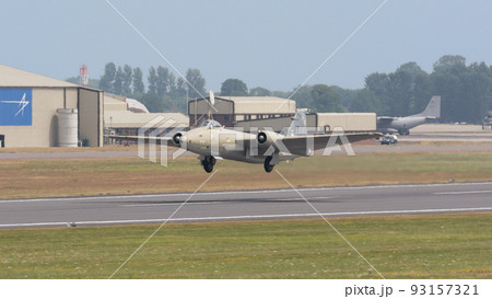 イギリス空軍キャンベラPR9高高度偵察機離陸 イギリス空軍キャンベラPR9高高度偵察機離陸 93157321