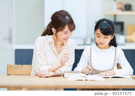 小学生 子供 女性 勉強 受験 教育 学習 小学生 子供 女性 勉強 受験 教育 学習 93157375