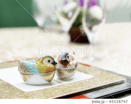 お祝いの器 雄鶏と雌鶏の小さな料理入れ お祝いの器 雄鶏と雌鶏の小さな料理入れ 93158747