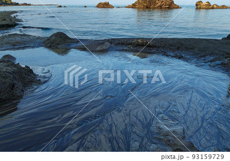 山形県/ 「釜磯の湧水」国内でも非常に珍しい海岸に沸く多くの湧水が海に流れ込む様子を見られるスポット 山形県/ 「釜磯の湧水」国内でも非常に珍しい海岸に沸く多くの湧水が海に流れ込む様子を見られるスポット 93159729