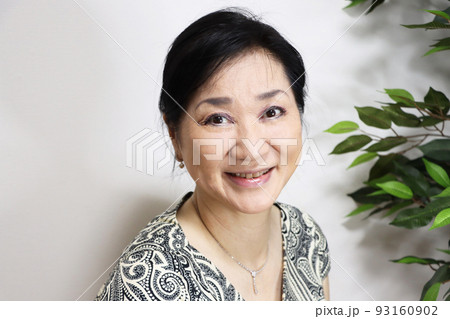 笑顔の女性 60代 笑顔の女性 60代 93160902