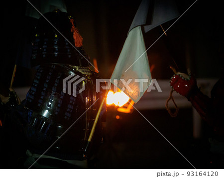 甲冑を着た祭りの演舞 甲冑を着た祭りの演舞 93164120