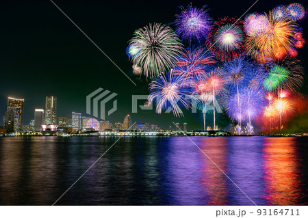 神奈川県横浜市　みなとみらいスマートフェスティバルの花火 93164711