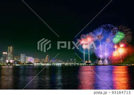 神奈川県横浜市　みなとみらいスマートフェスティバルの花火 93164713