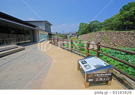 中津城石垣が見える中津市歴史博物館 中津城石垣が見える中津市歴史博物館 93165626