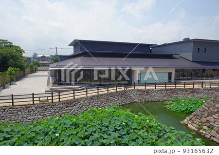 中津城石垣が見える中津市歴史博物館 93165632