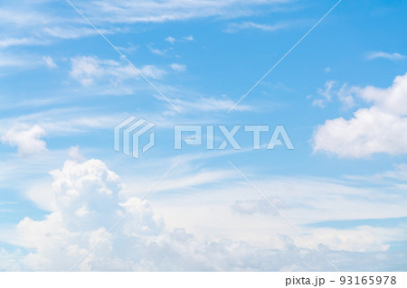 夏の空イメージ（8月） 93165978