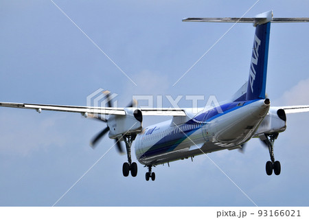 大阪国際空港 ANA ボンバルディア DHC8-Q400 プロペラ機 着陸態勢 千里川尻 大阪国際空港 ANA ボンバルディア DHC8-Q400 プロペラ機 着陸態勢 千里川尻 93166021