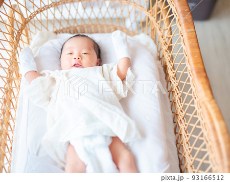 ゆりかごの赤ちゃん　新生児　生後15日 93166512