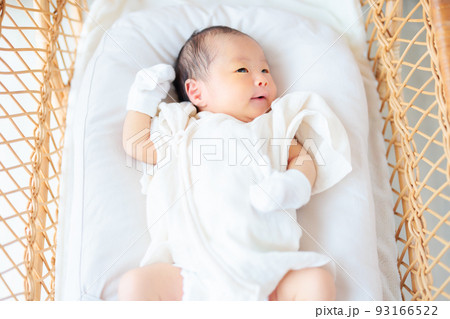 ゆりかごの赤ちゃん　新生児　生後15日 93166522