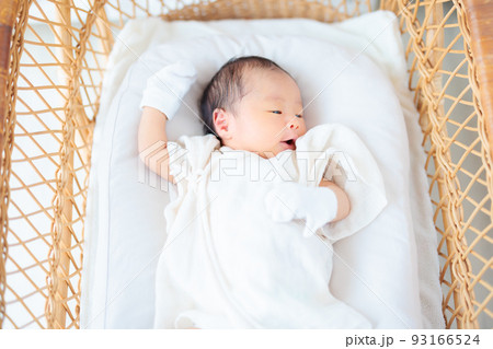ゆりかごの赤ちゃん 新生児 生後15日 ゆりかごの赤ちゃん 新生児 生後15日 93166524