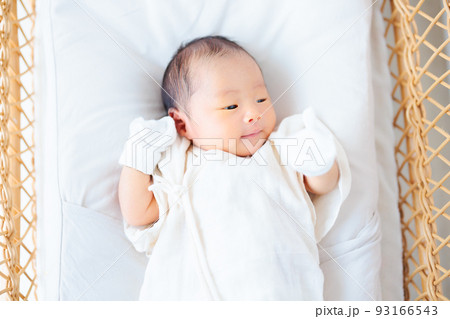 ゆりかごの赤ちゃん　新生児　生後15日 93166543