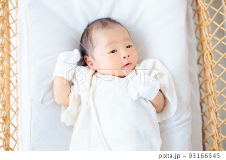 ゆりかごの赤ちゃん 新生児 生後15日 ゆりかごの赤ちゃん 新生児 生後15日 93166545