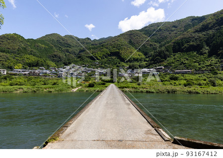 浅尾沈下橋(高知県仁淀川)の地域景観 浅尾沈下橋(高知県仁淀川)の地域景観 93167412