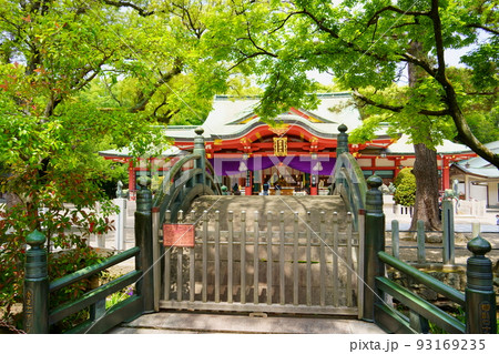 西宮神社（西宮えびす）の瑞寶橋と拝殿／兵庫県西宮市 93169235