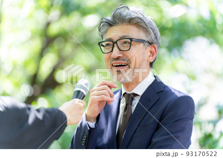 男性　マイク　街頭インタビュー 93170522