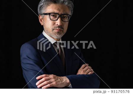 男性　ビジネス　黒バック 93170576