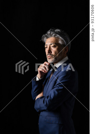 男性　ビジネス　黒バック 93170606