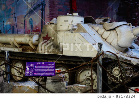 ソビエト襲撃砲戦車 SU-100 93173324