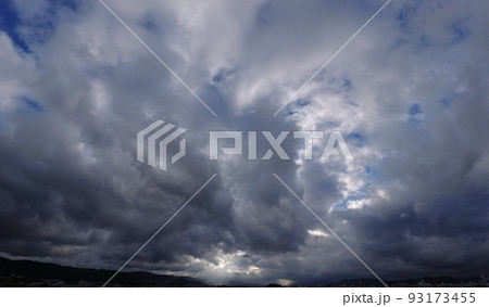夏の朝空と迫力のある雲・超広角・空主体・220723am 夏の朝空と迫力のある雲・超広角・空主体・220723am 93173455